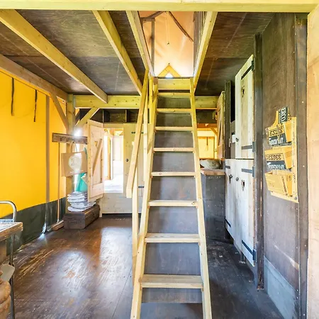 Сasa de vacaciones Quaint Bungalow In With Garden *