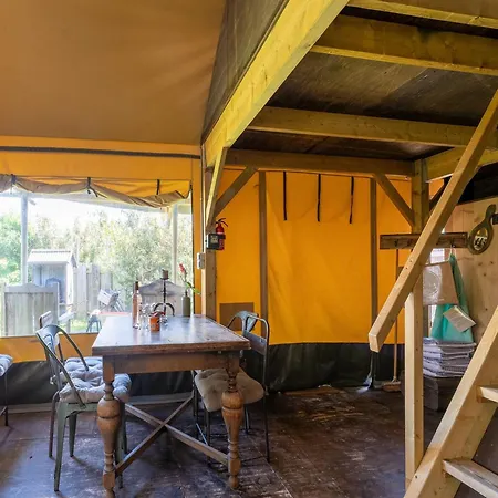 Сasa de vacaciones Quaint Bungalow In With Garden Callantsoog
