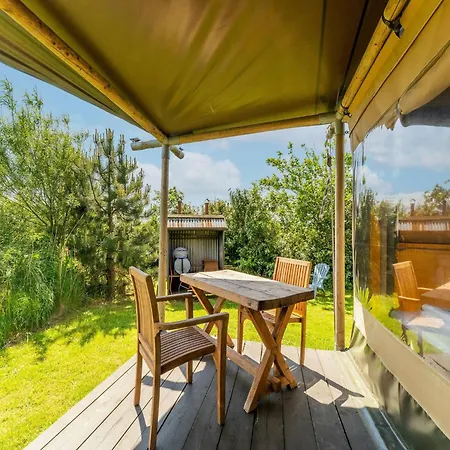 Quaint Bungalow In With Garden