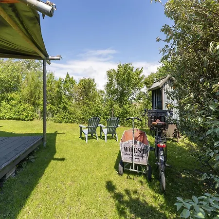 Сasa de vacaciones Quaint Bungalow In With Garden *