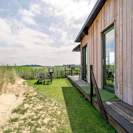 Сasa de vacaciones Quaint Bungalow In With Garden